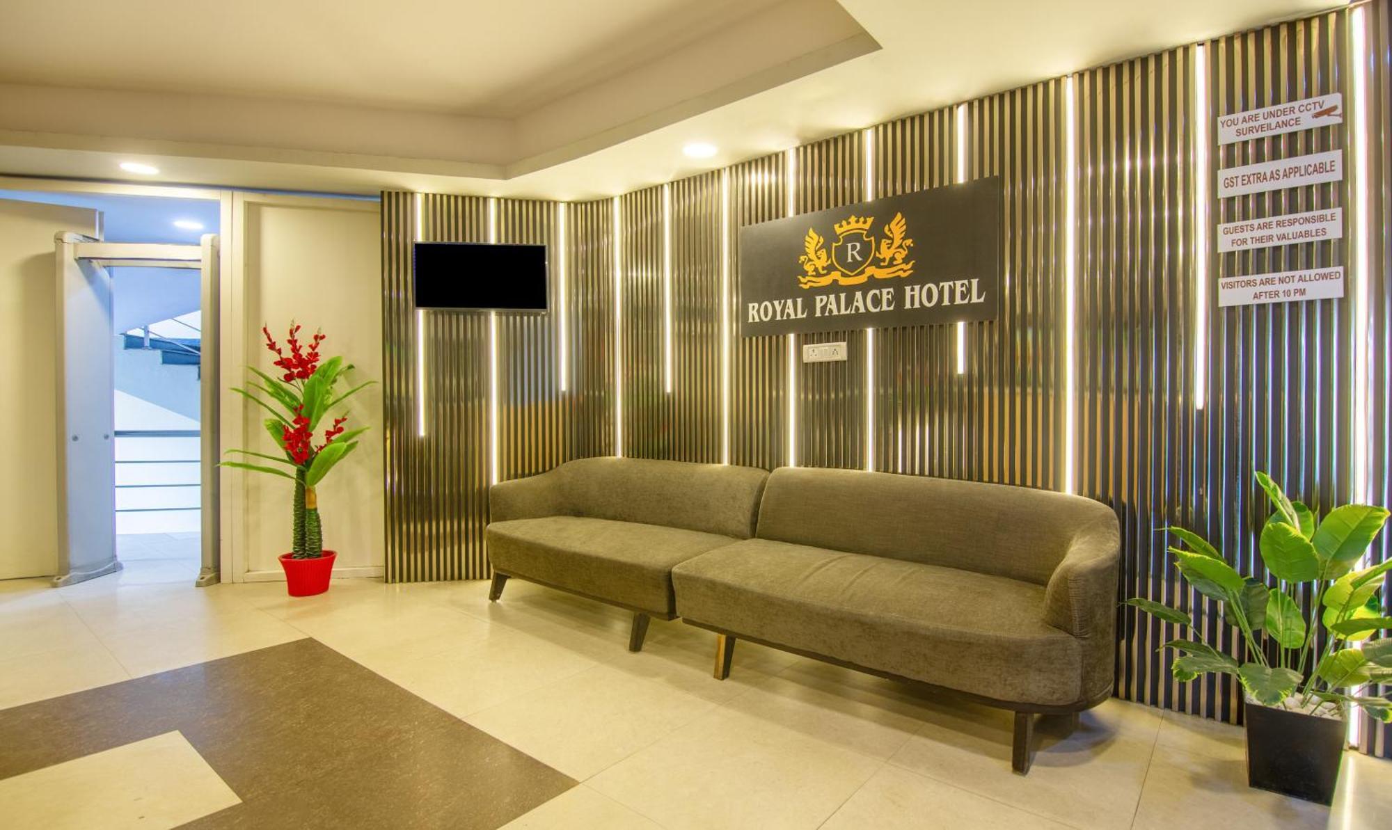 Treebo Royal Palace, New Delhi Exterior photo