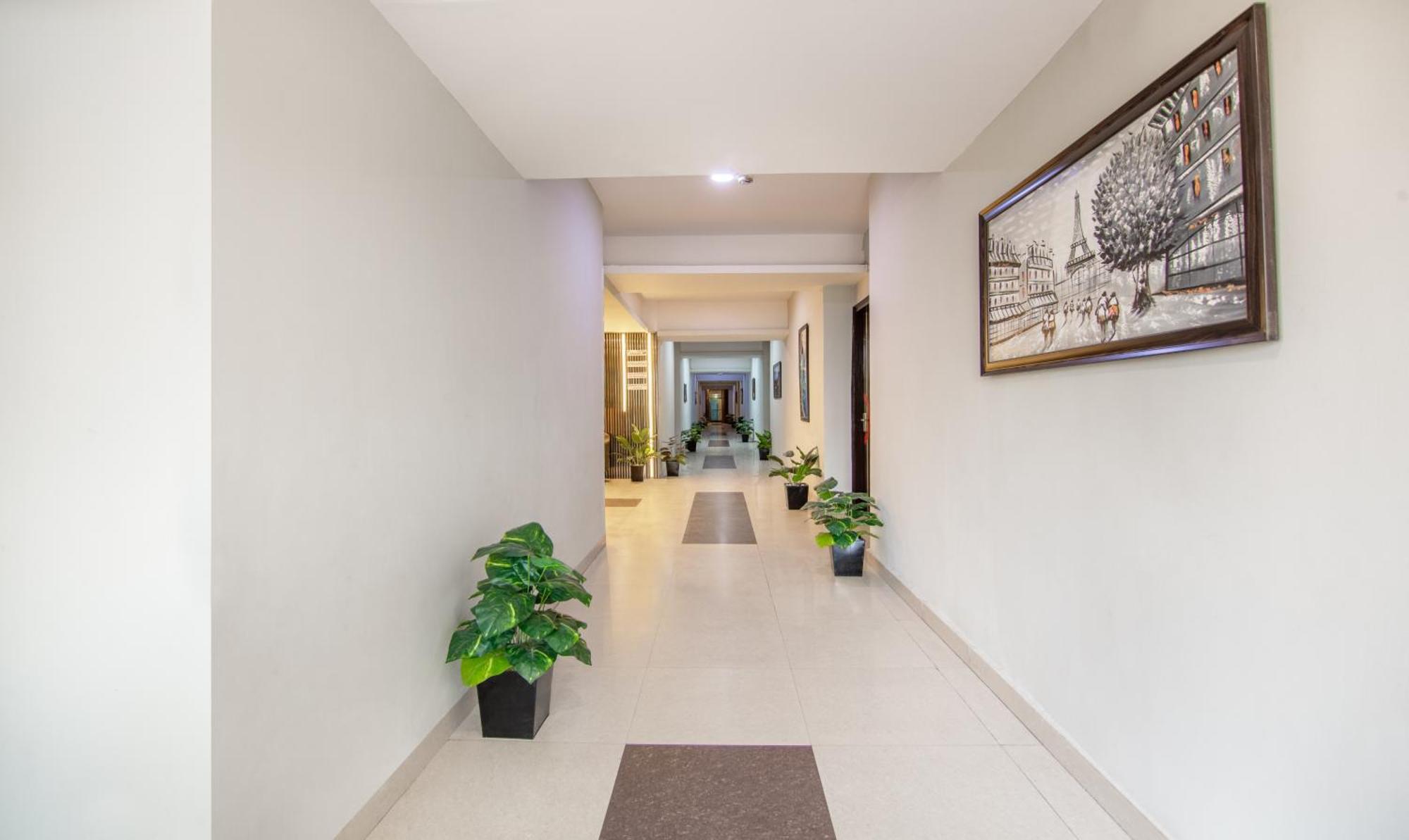Treebo Royal Palace, New Delhi Exterior photo