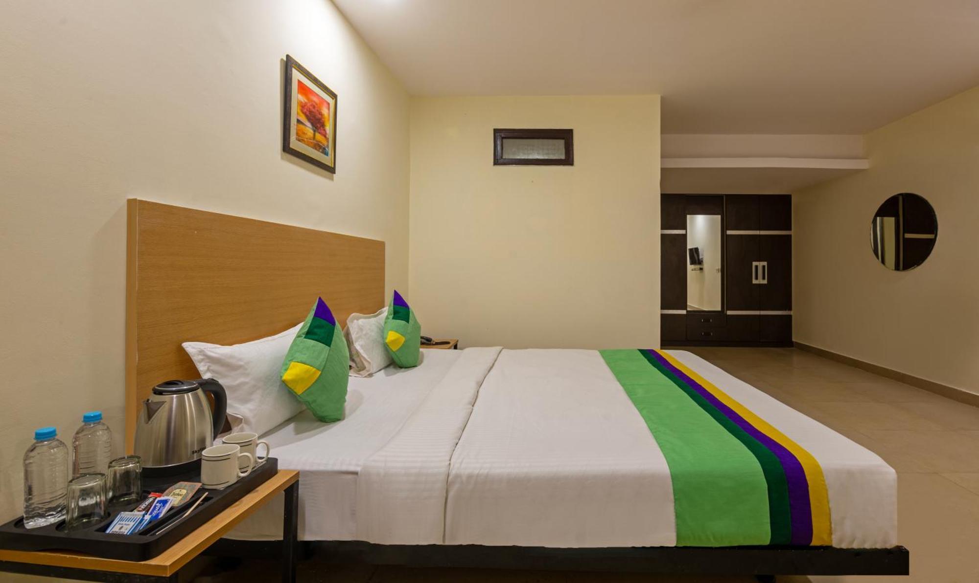 Treebo Royal Palace, New Delhi Exterior photo